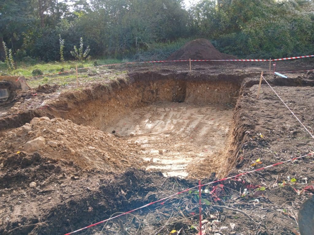 fondation empierrement piscine à la pelle pour terrassement pour Kerra Terrassement
