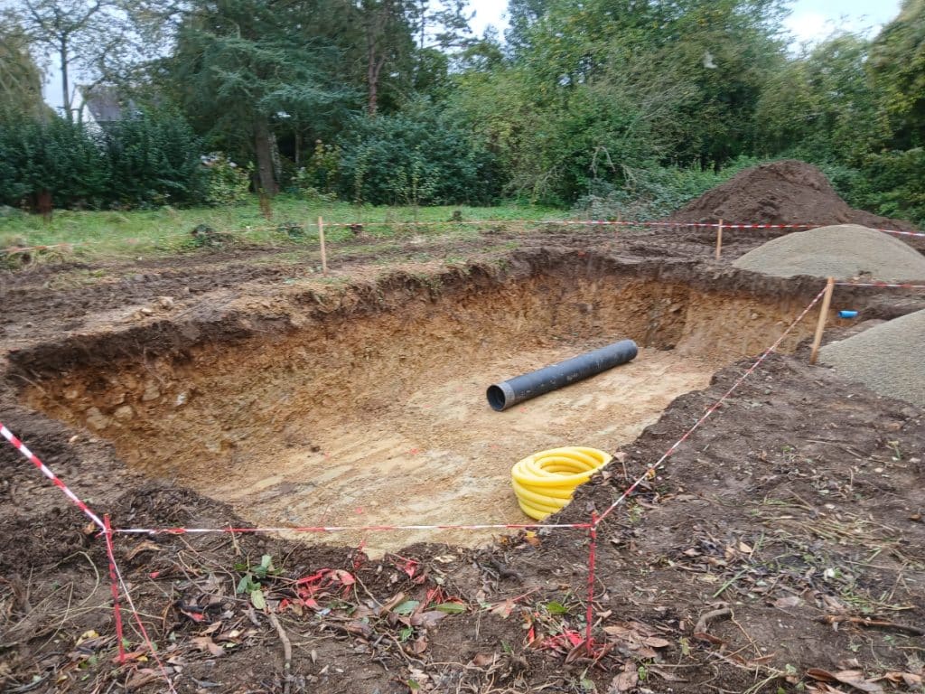 fondation empierrement piscine à la pelle pour terrassement pour Kerra Terrassement